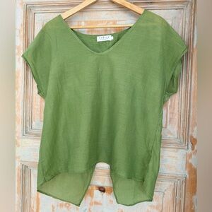 Velvet by Graham & Spencer gorgeous green silk sleeveless, open back top. S.